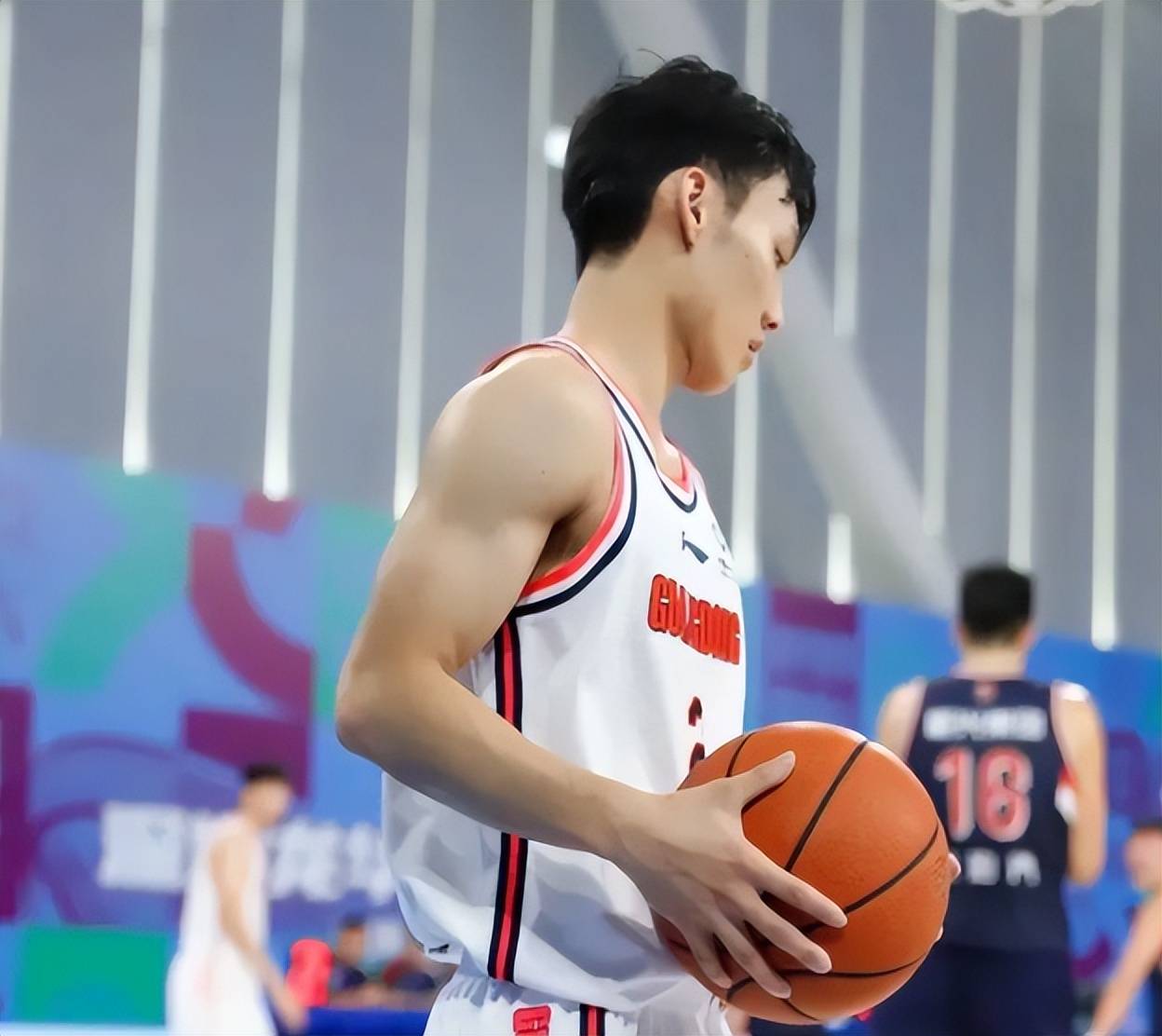 窗口期广东宏远备战NBA总决赛，战术微调细节曝光，悬念犹存，控场能力受关注(广东宏远录像全场回放免费)