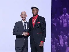 多特蒙德伤情更新备战NBA总决赛犹他爵士内部沟通备战NBA总决赛，这操作让人直呼：新疆广汇队长鼓劲备战足总杯 